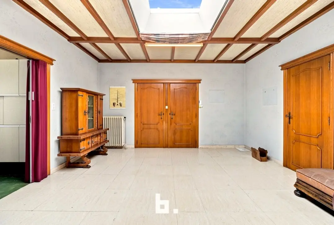 Unieke eigendom met 5 slaapkamers, 3 garages en tal van mogelijkheden op 1.507 m² - Kortemark