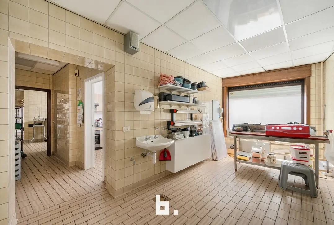 Handelshuis of investeringspand op fantastische ligging te Menen! - Menen - €315.000
