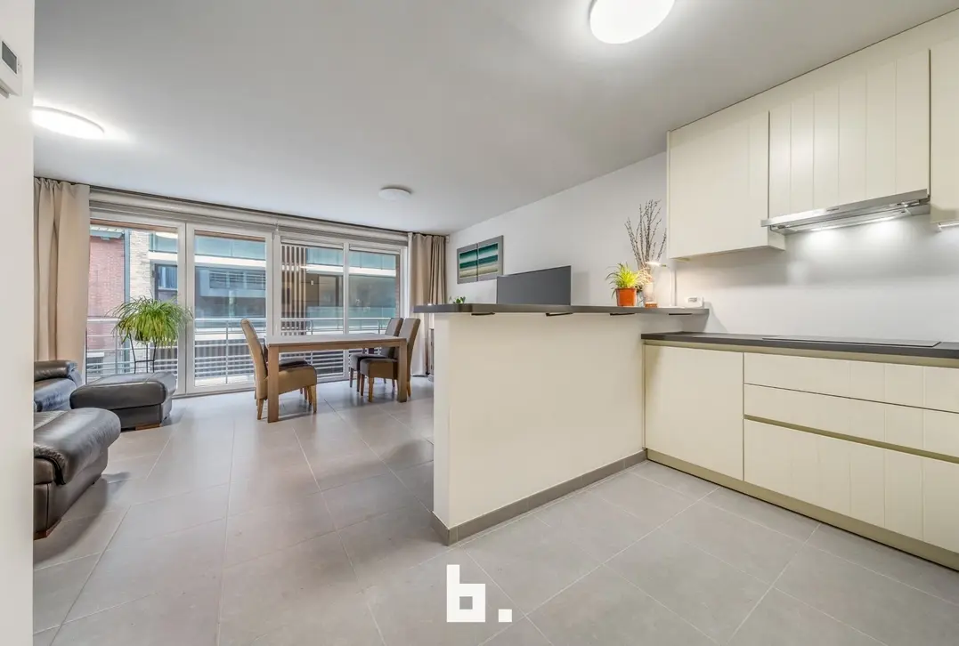 Verzorgde duplex met een bewoonbare oppervlakte van ca. 144 m²
Dit duplexappartement is gelegen in een rustige straat, op wandelafstand (± 250 m) van