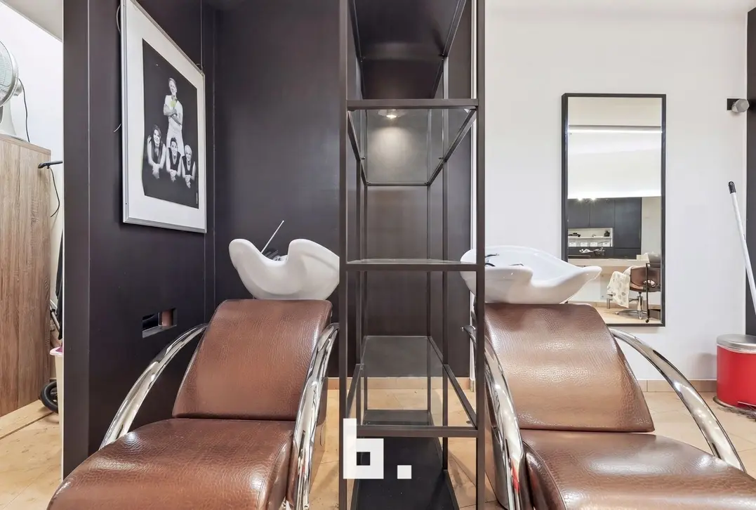 Commercieel handelspand met instapklare woonst op topligging in Roeselare - Roeselare