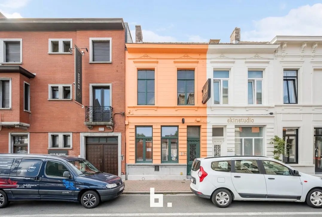 Handelspand met ruime woonst op toplocatie in hartje Roeselare - Roeselare