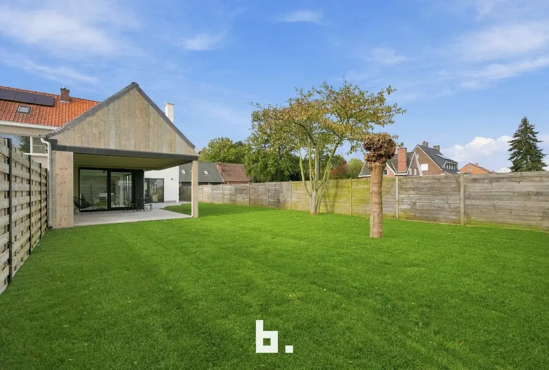 Instapklare, volledig gerenoveerde woning met 5 slaapkamers en 219 m² woonoppervlakte! - Ledegem