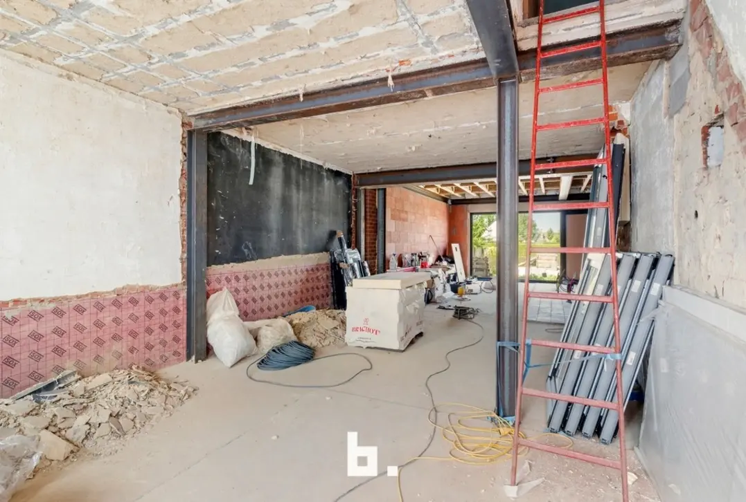 Ruime woning met enorm potentieel en reeds vergevorderde renovatie - Lichtervelde