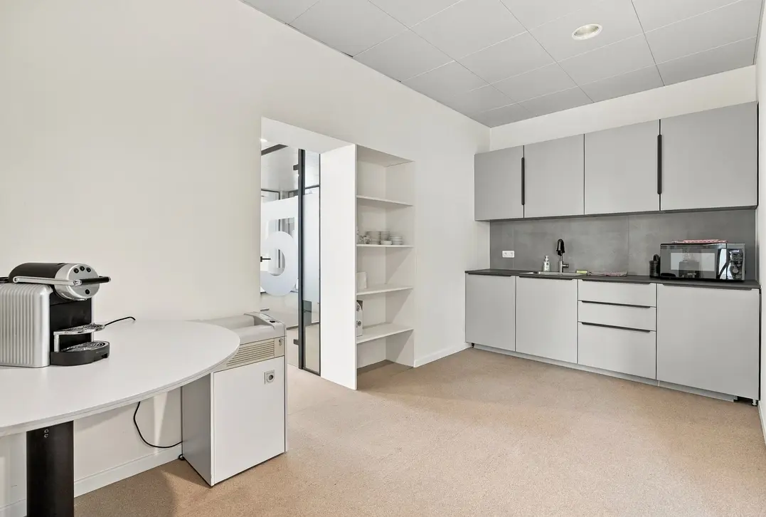 Uniek handelspand op A+++ toplocatie in Nieuwpoort | ruim parkeergelegenheid, garage & appartement - Nieuwpoort