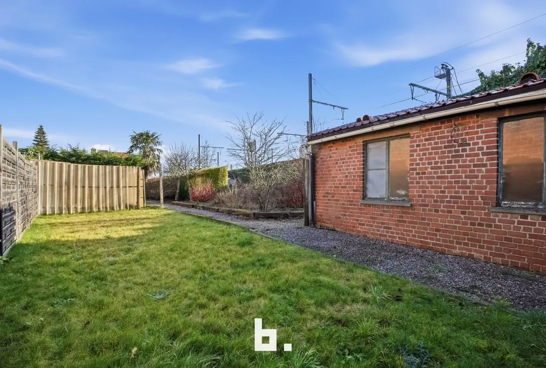 Charmante halfopen woning met tuin en carport in rustige straat-0 Kortrijk-€235.000