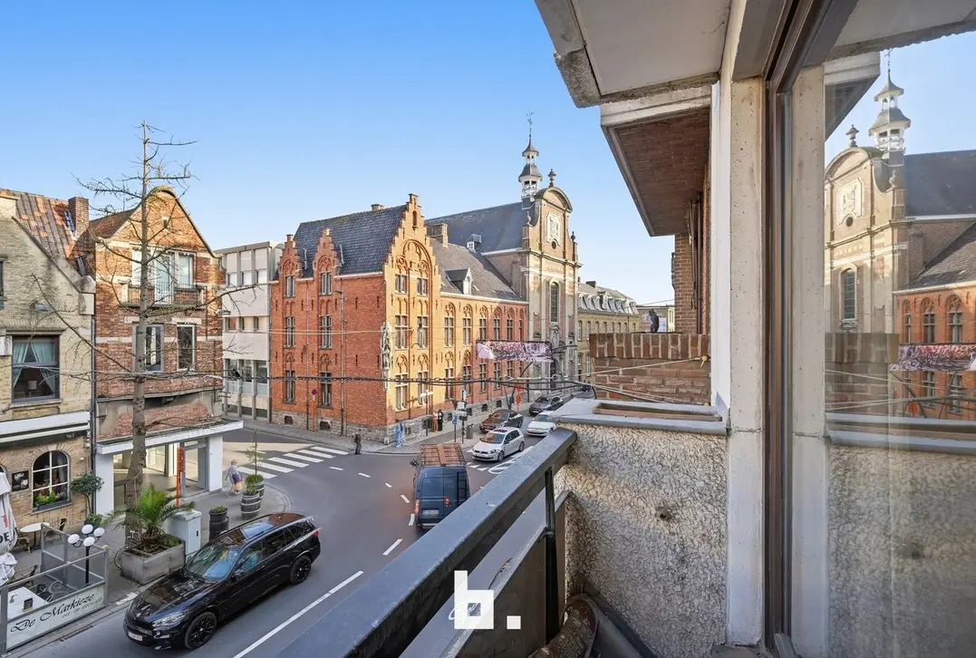 Ruim 3-slaapkamer appartement  in hartje Roeselare - Roeselare