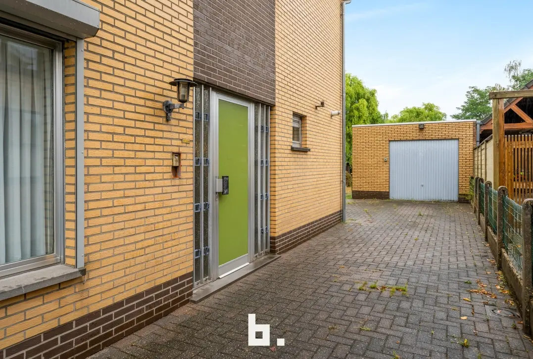 Halfopen bebouwing met 3 slaapkamers en garage op zeer gegeerde ligging! - Sint-Andries
