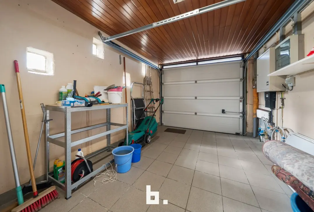 Woonhuis met 3 slaapkamers, zonnige tuin en garage te koop in rustige wijk - Oostkamp