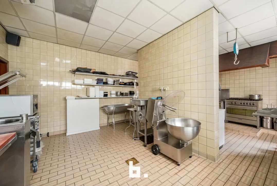Handelshuis of investeringspand op fantastische ligging te Menen! - Menen - €315.000