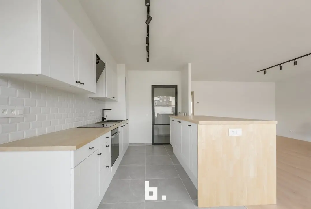 Lichtrijk en ruim appartement met 2 terrassen en garage nabij het centrum - Kortrijk