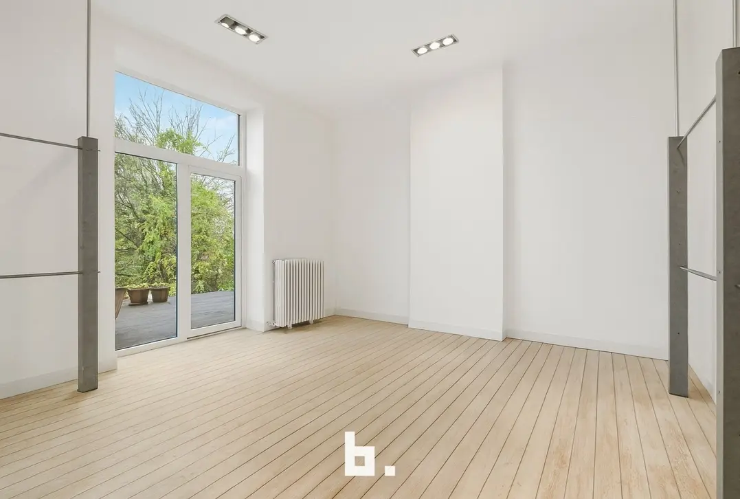 Ruim herenhuis / commercieel pand op toplocatie – veelzijdig en charmant! - Roeselare