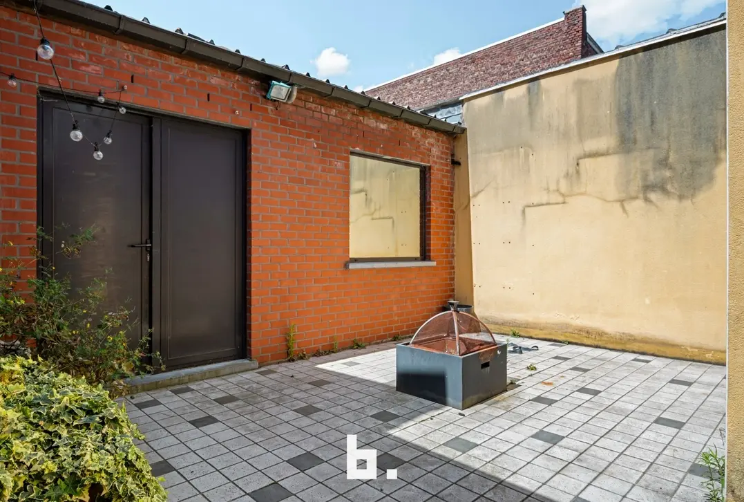 Pand met eindeloos potentieel op topligging te Kortrijk! - Kortrijk - €280.000