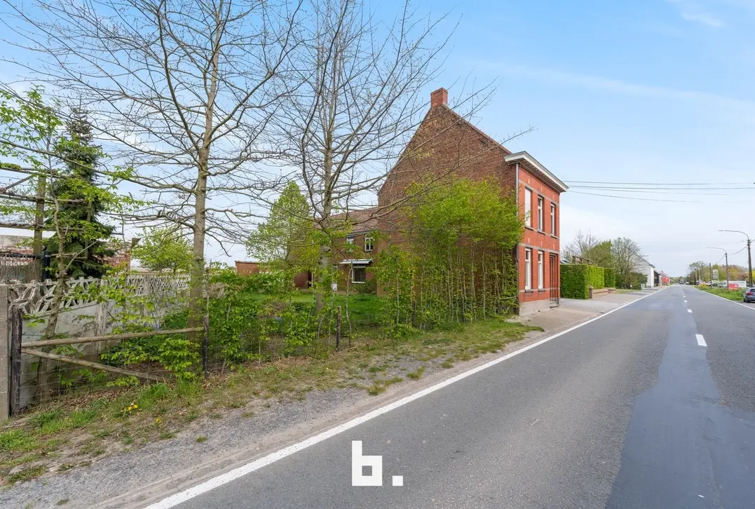 Karaktervolle renovatiewoning met ruime oprit in Kuurne - Kuurne