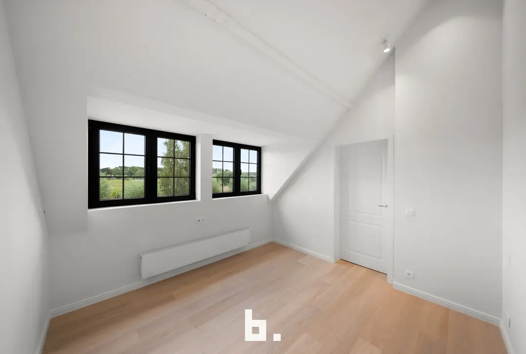 Een karaktervolle villa in uitgesproken cottagestijl, waar authentieke architectuur en hedendaags wooncomfort harmonieus samenkomen.  - Oostkerke