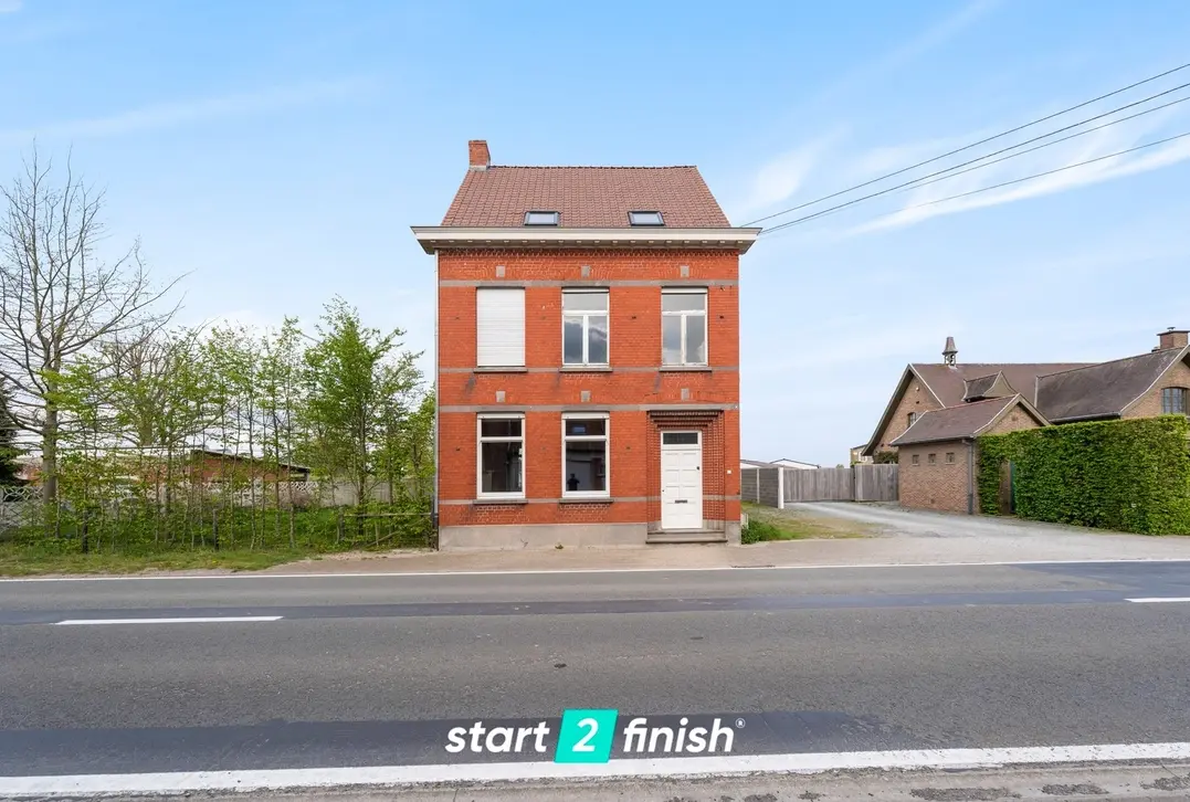 Karaktervolle renovatiewoning met ruime oprit in Kuurne - Kuurne