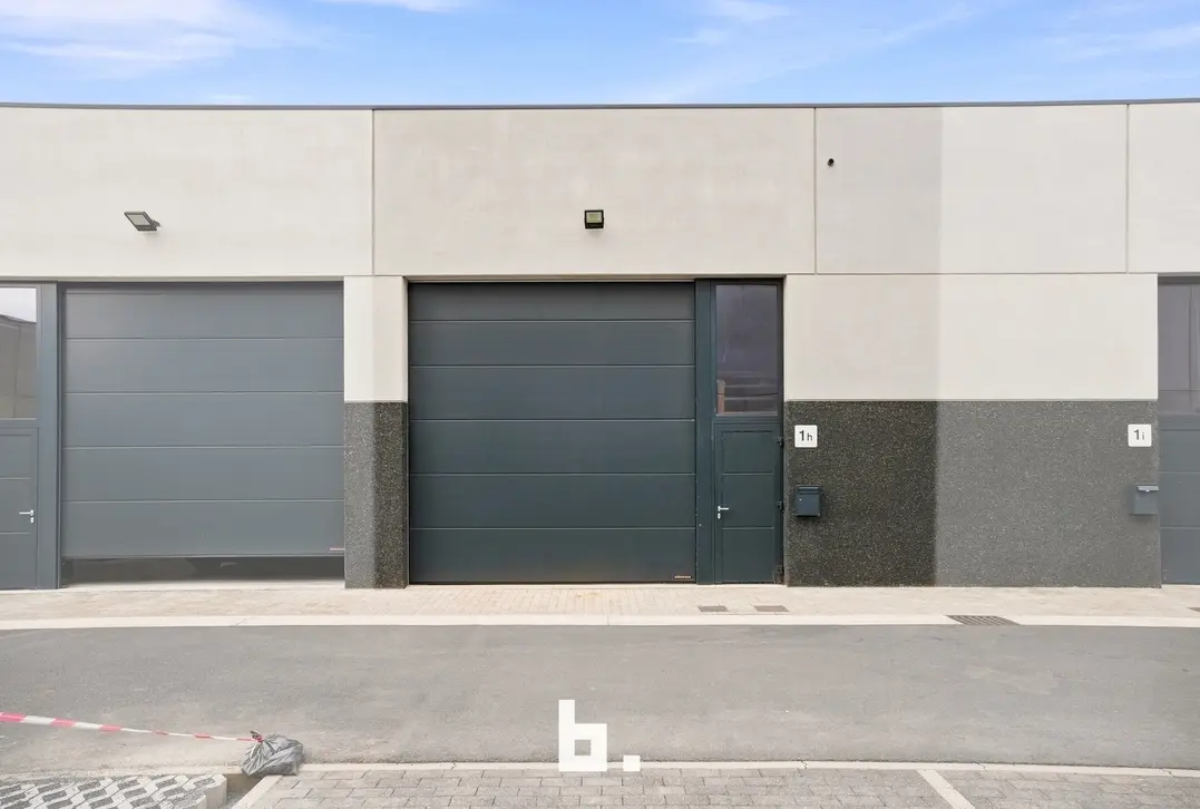 Recente KMO-unit met 2 private staanplaatsen  - Lendelede