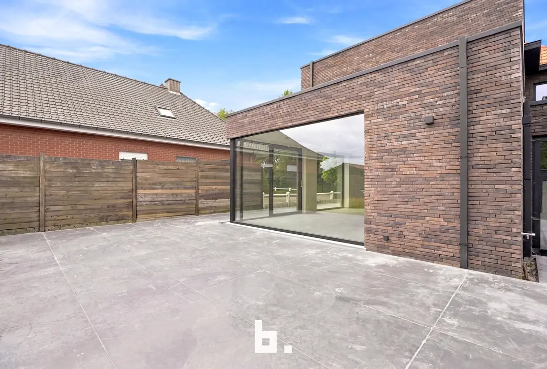 Energiezuinige vrijstaande woning met 3 slaapkamers en inpandige garage - Lendelede