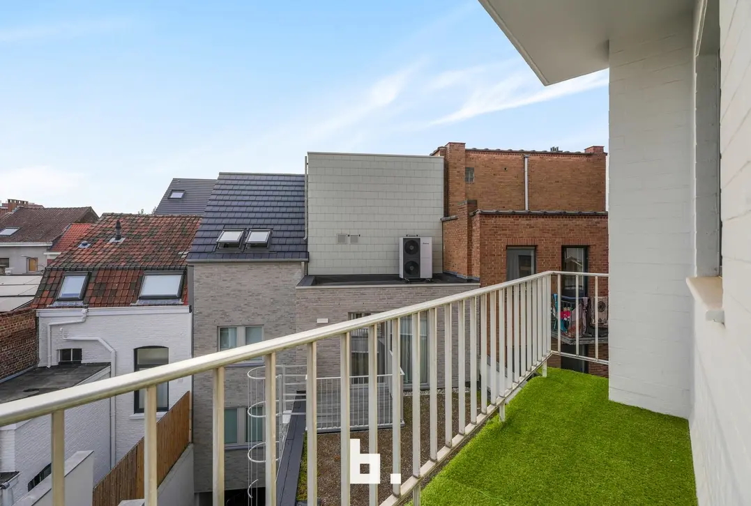 Lichtrijk en ruim appartement met 2 terrassen en garage nabij het centrum - Kortrijk