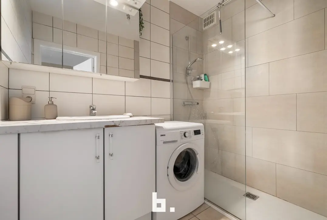Appartement met 3 slaapkamers, kelderberging en garage inbegrepen - Sint-Andries
