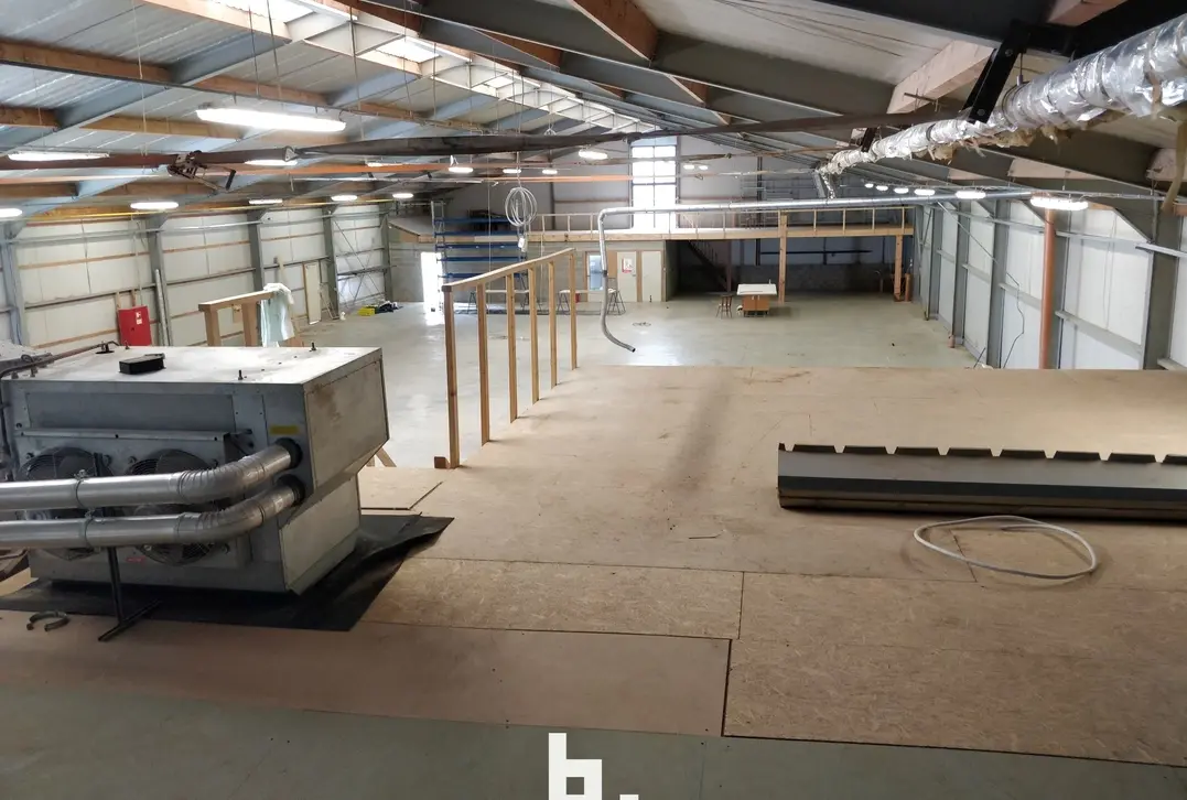 Industriehal met kantoor te Wellen - Wellen