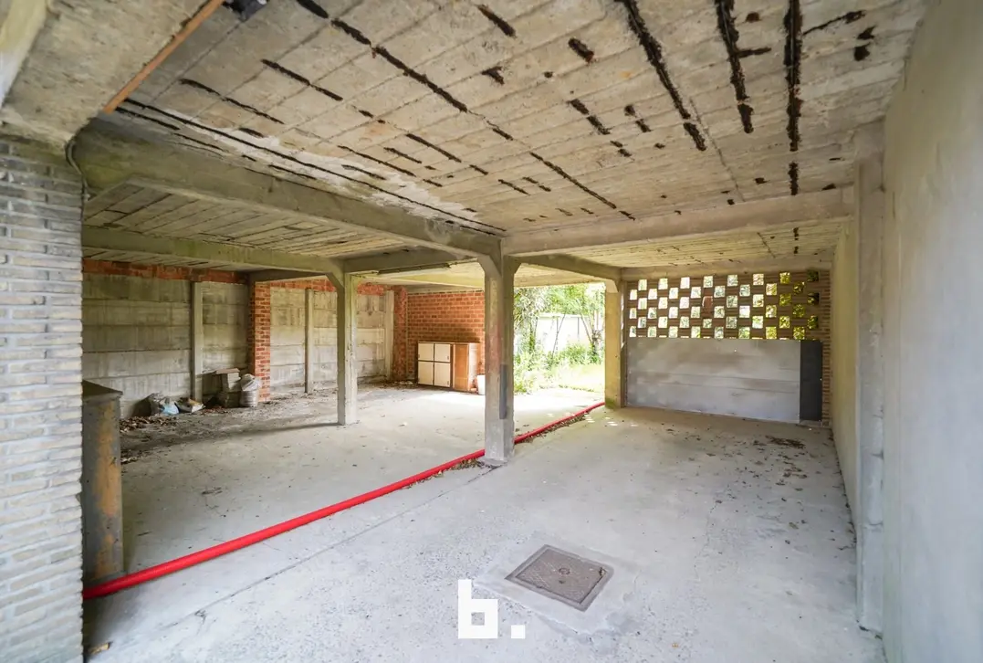 Zeer ruime halfopen woning met meerdere garages en tuin - Tielt