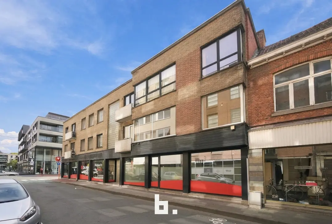 Centraal gelegen 2-slaapkamerappartement met kelderberging in Roeselare - Roeselare