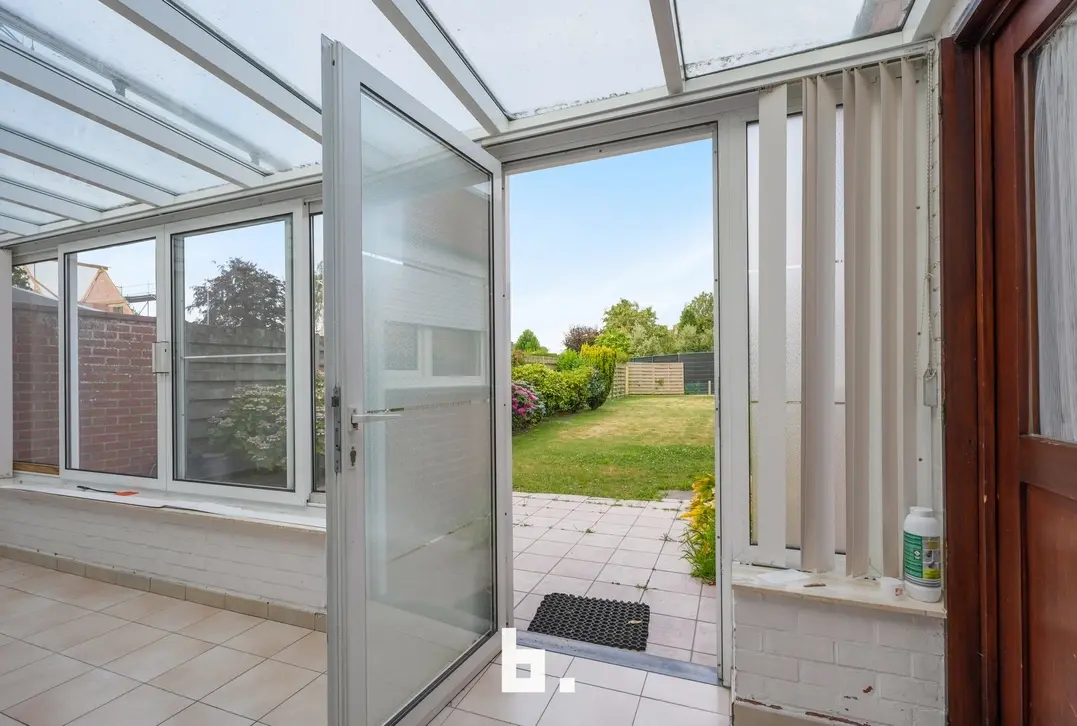 Ruime woning met 3 slaapkamers, veranda, tuin en garage in het centrum - Roeselare