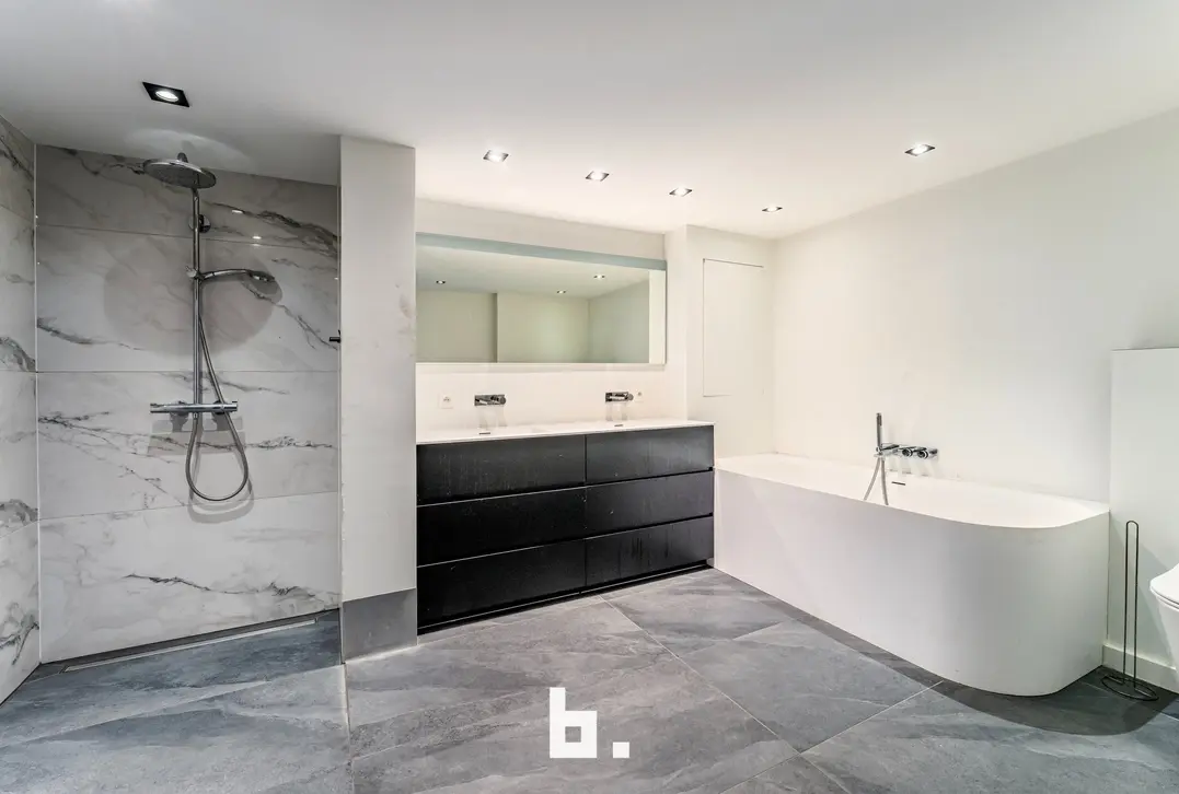 Zeer ruime instapklare woning te Marke! - Marke - €299.000