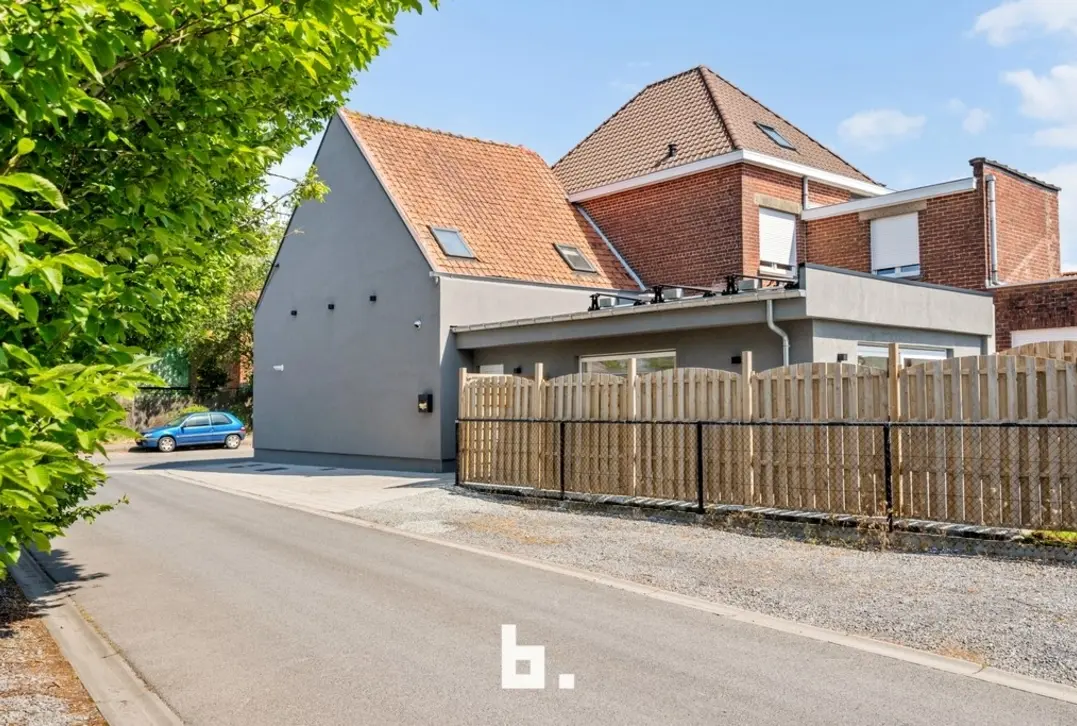 Instapklare, volledig gerenoveerde woning met zonnige tuin in Roeselare - Roeselare