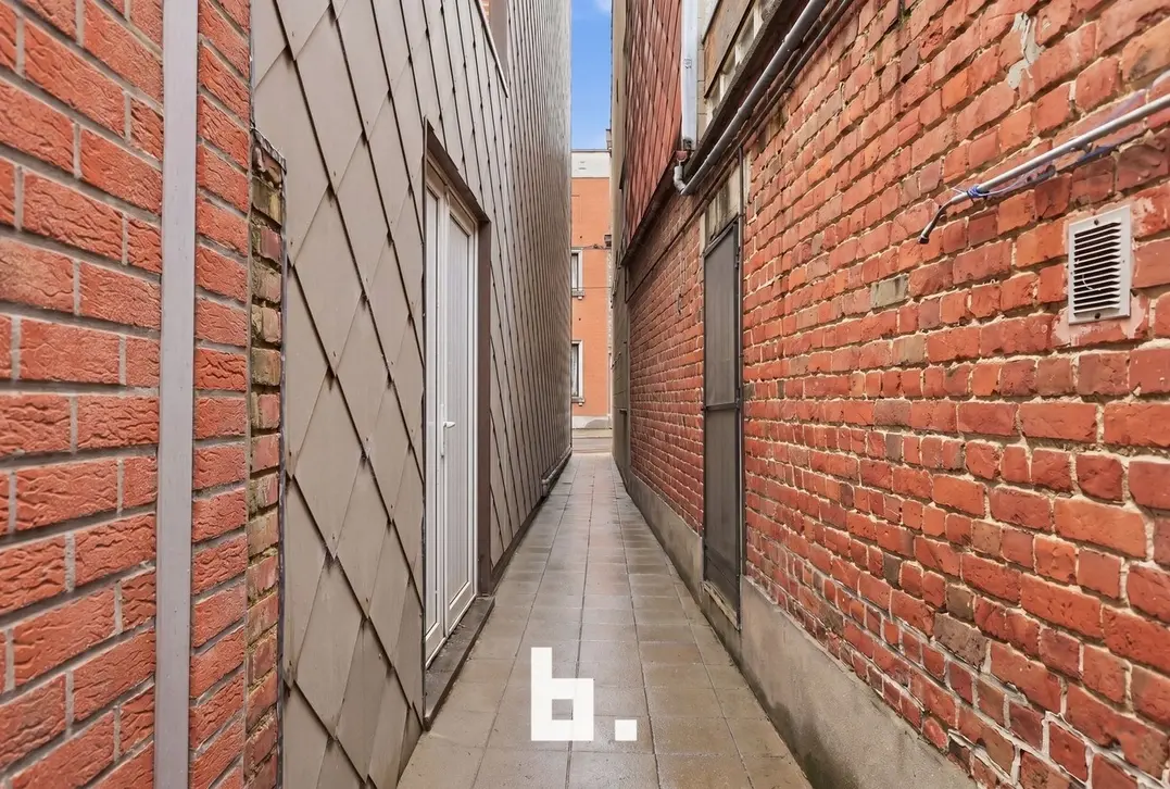 Commercieel handelspand met instapklare woonst op topligging in Roeselare - Roeselare