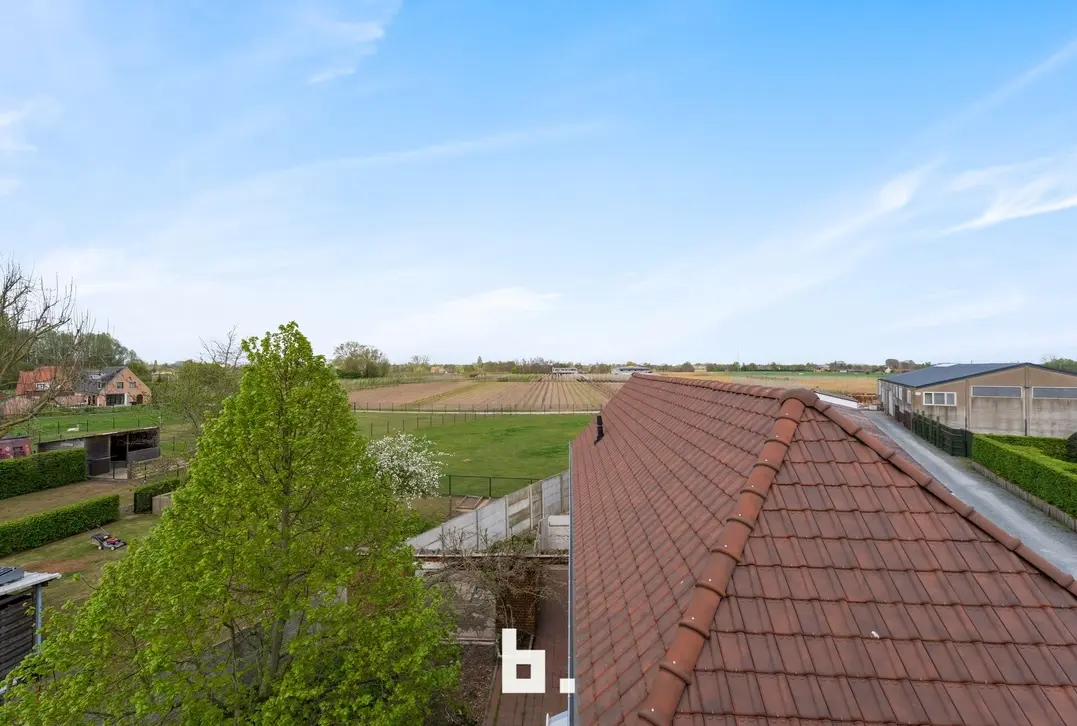 Karaktervolle renovatiewoning met ruime oprit in Kuurne - Kuurne