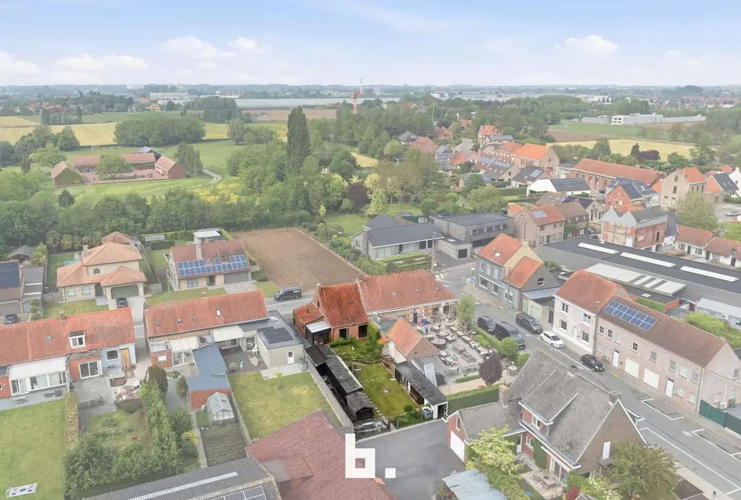Ruime gezinswoning met veel potentieel en vlotte bereikbaarheid te Roeselare - Roeselare