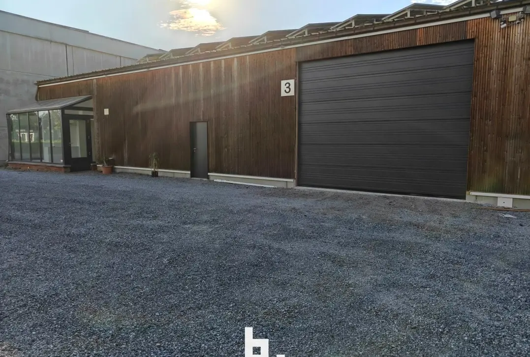 Industriehal met kantoor te Wellen - Wellen
