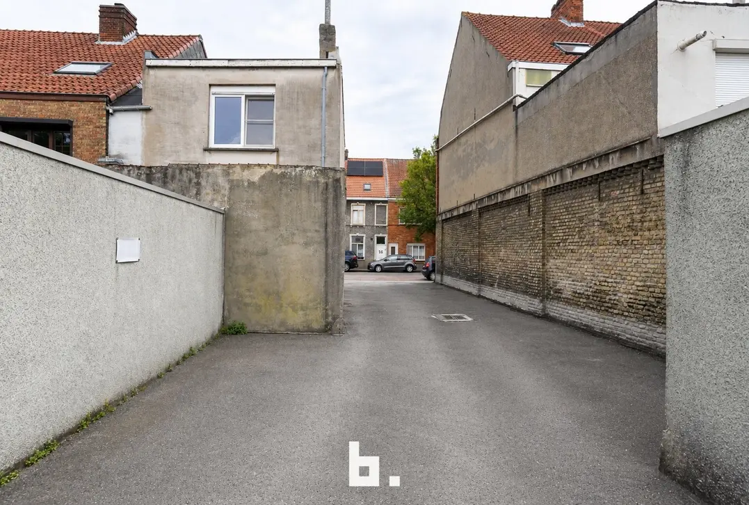 Centraal gelegen garagebox te Sint-Kruis! - Sint-Kruis