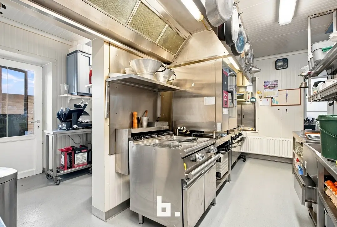Karaktervolle horecazaak met ruim potentieel – veelzijdig restaurant, feestzaal, buitenruimte & parking - Houthulst