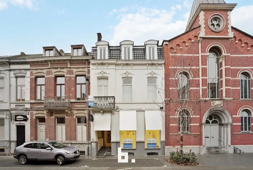 Ruim herenhuis / commercieel pand op toplocatie – veelzijdig en charmant! - Roeselare