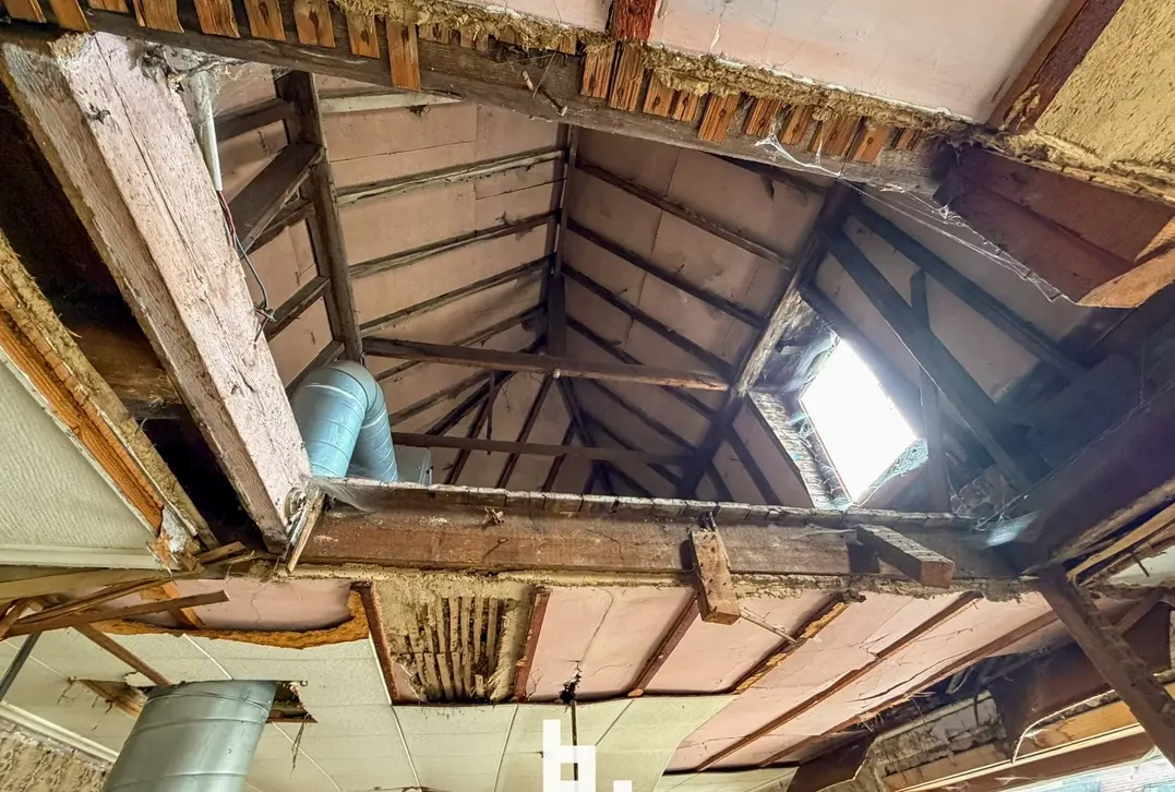 Karaktervolle hoekwoning met potentieel – momenteel ingericht als horecazaak - Kortrijk