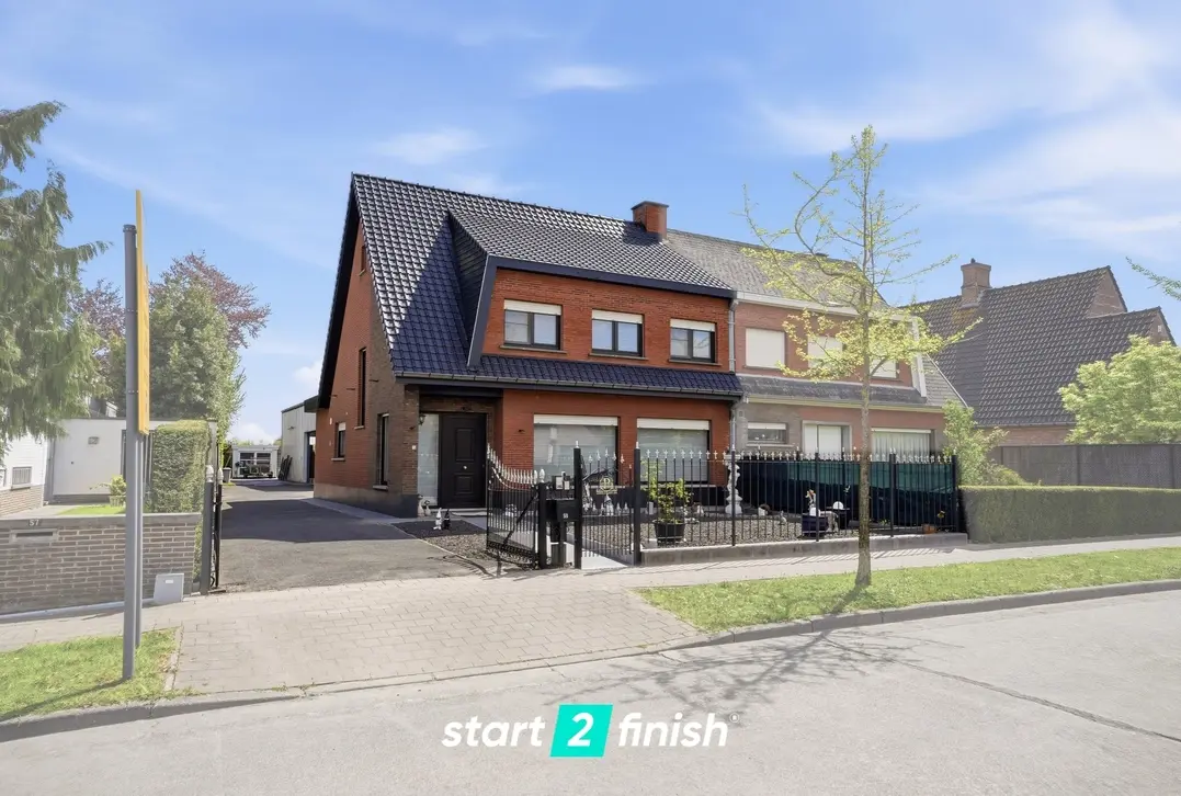 Ruime en veelzijdige woning met atelier op topligging in Izegem - Izegem