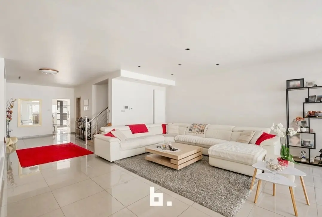 Instapklare én gerenoveerde woning op leuke locatie in Roeselare - Roeselare