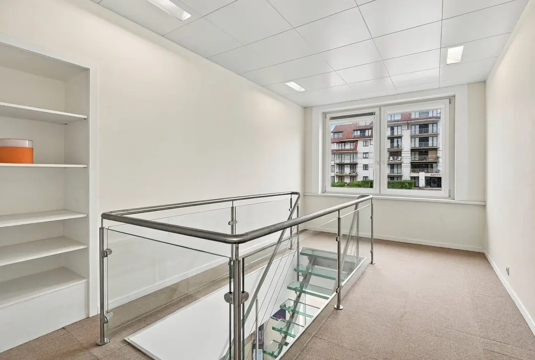 Uniek handelspand op A+++ toplocatie in Nieuwpoort | ruim parkeergelegenheid, garage & appartement - Nieuwpoort