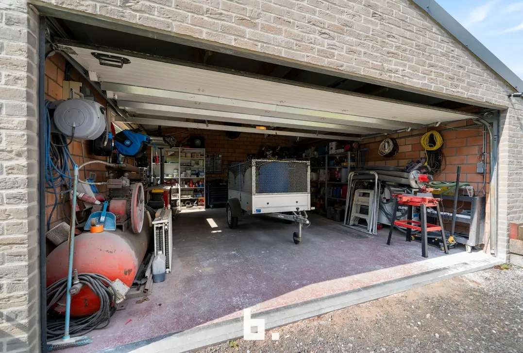 Ruime woning met groote tuin en garage te Hertsberge - Oostkamp