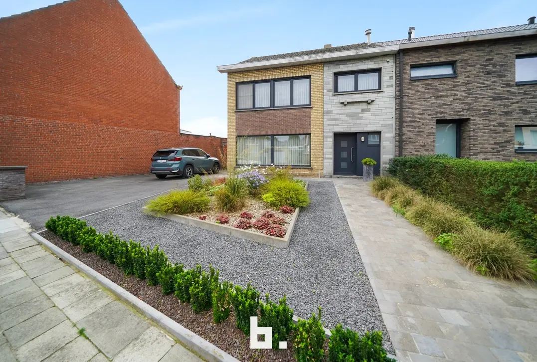 Halfopen woning met garage en tuin in Sint-Andries - Sint-Andries
