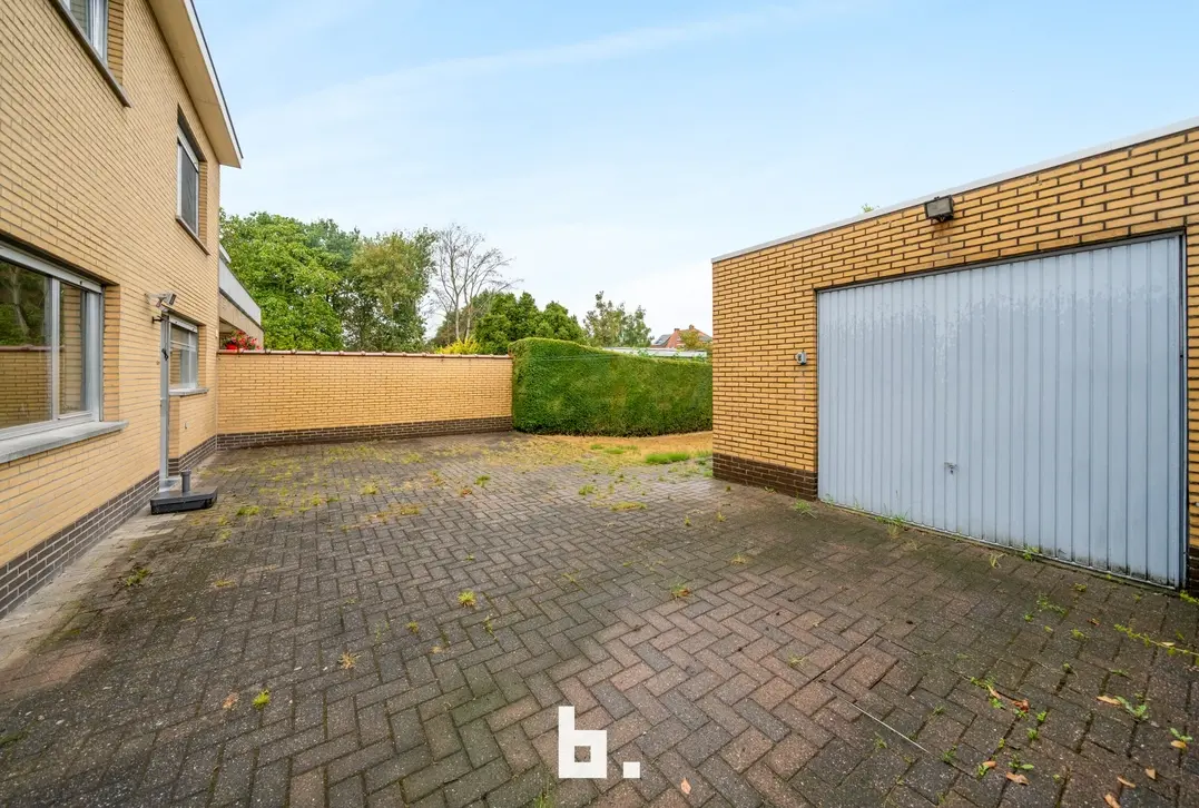 Halfopen bebouwing met 3 slaapkamers en garage op zeer gegeerde ligging! - Sint-Andries