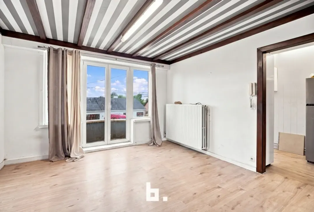 Ruim appartement met 3 slaapkamers en parkeerplaats, interessante investering! - Roeselare