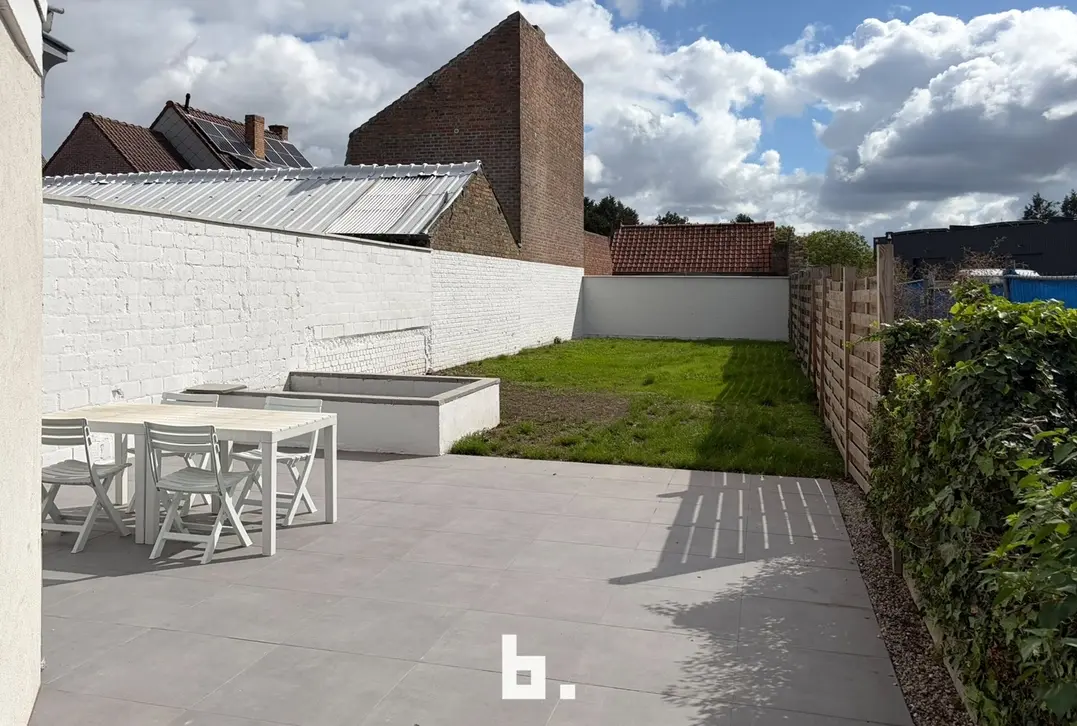 Stijlvol gerenoveerde woning met 3 slpks en prachtige tuin te Brugge waar ruimte, licht en verfijning samenkomen - Brugge