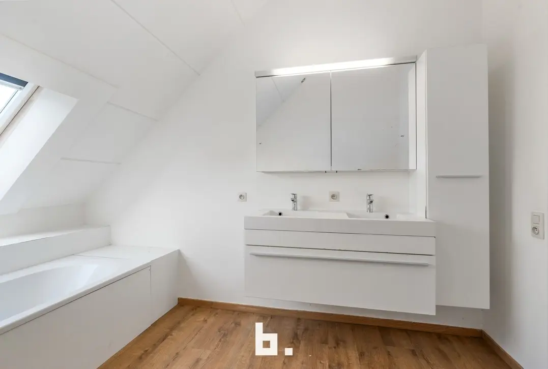 Instapklare gezinswoning met 3 slaapkamers, zonnige tuintje en autostaanplaats te Vleteren - Vleteren