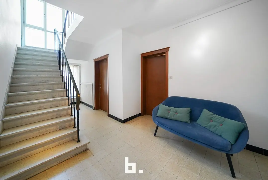 Opbrengsteigendom bestaande uit appartement en handels gelijkvloers. - Jabbeke