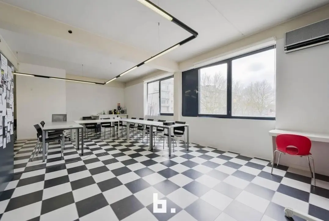 Handelspand met mooi rendement op zeer commerciële ligging te Pelt (Neerpelt)  - Pelt