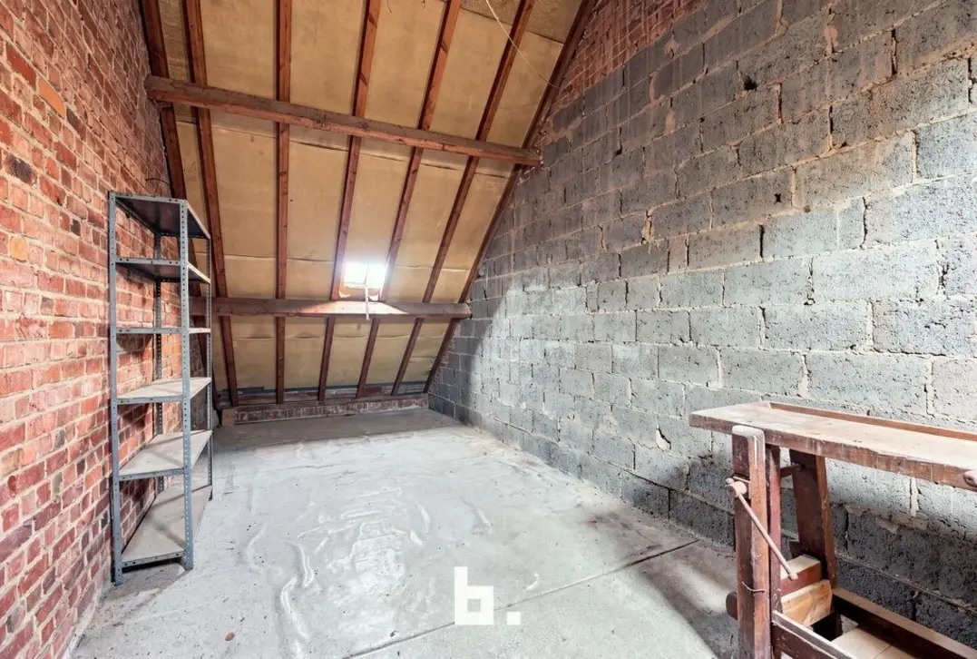 Ruime woning met grote tuin en bouwgrond - Roeselare