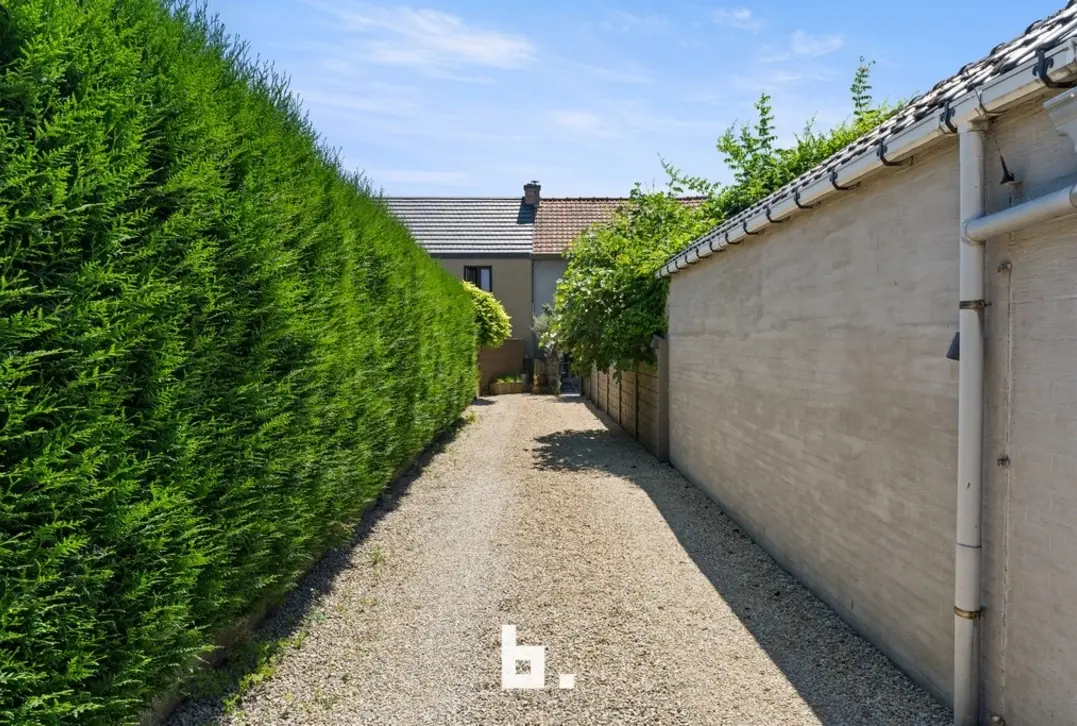 Instapklare gezinswoning met 3 slaapkamers, grote tuin en carport op toplocatie in Ingelmunster - Ingelmunster